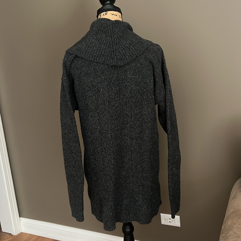 Cabi Sweater - Picture 4 of 8